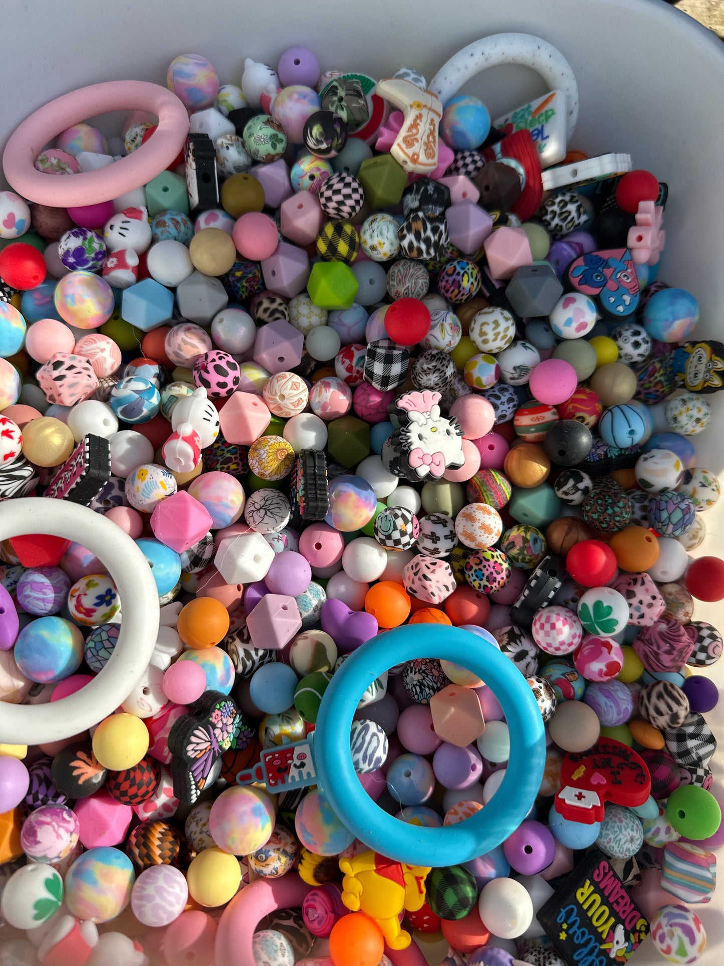 Silicone bead scoops